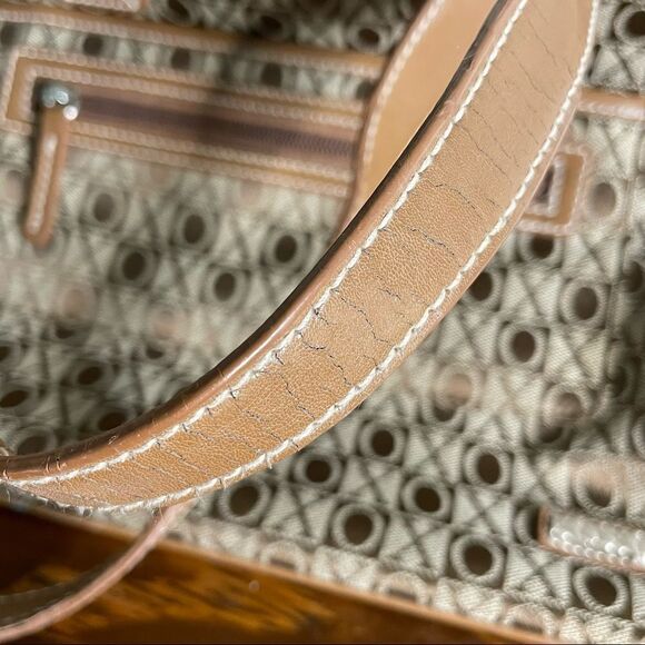 XOXO Tan and Cream Monogram Handbag Purse - Picture 10 of 16